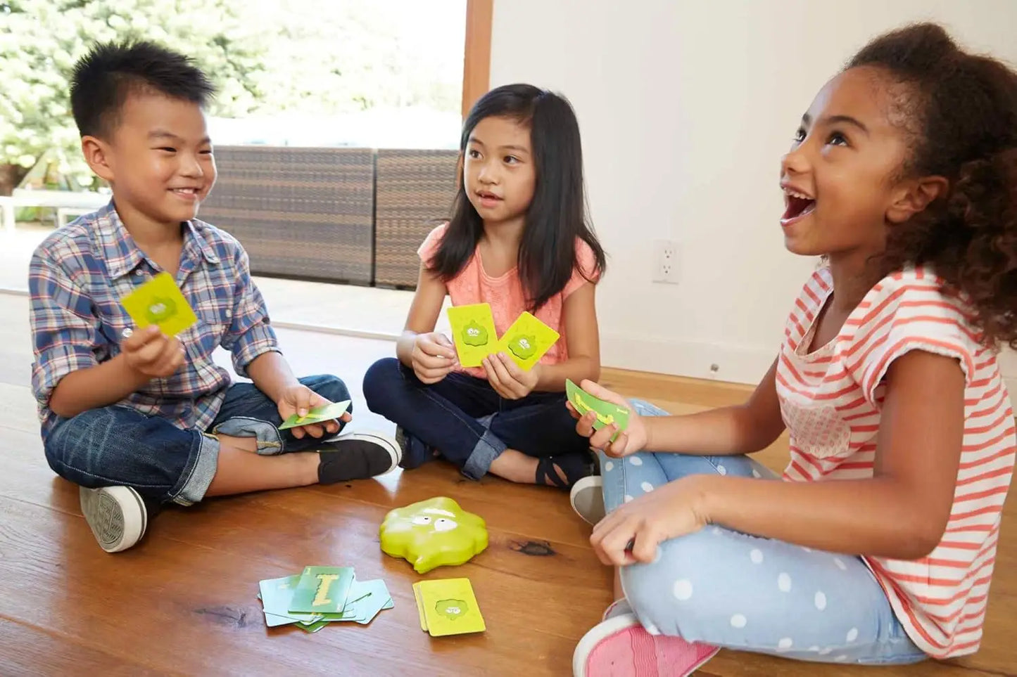 family Games Gas Out for Kids, Family & Game Night, Hilarious Electronic Fart Sounds from a Plastic Gas Cloud